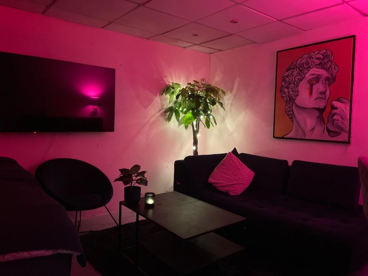Apartment Diskret Men *